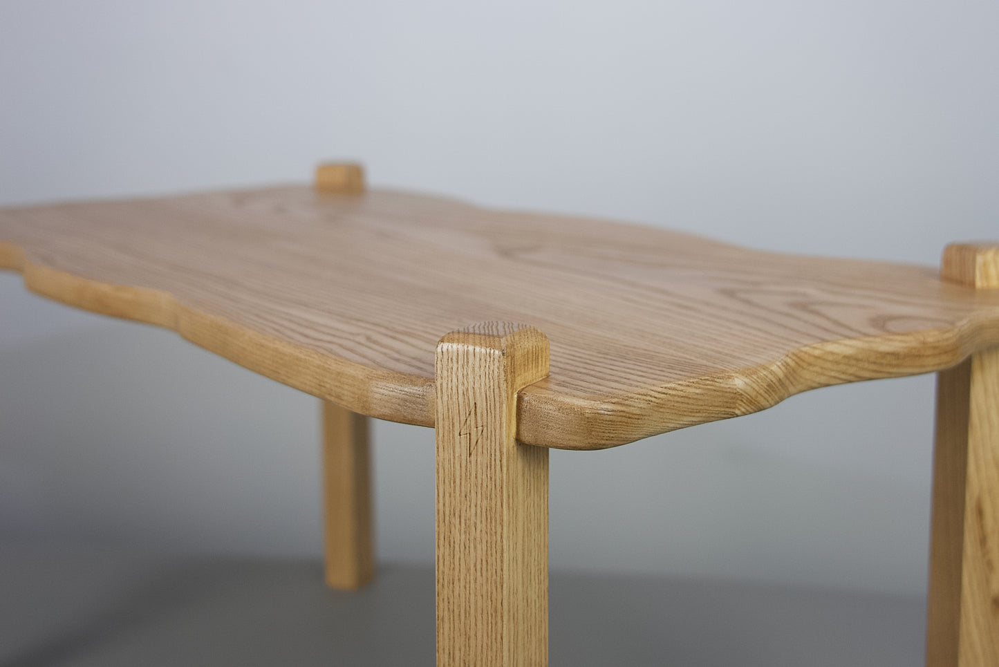 TABLE BASSE EN FRÊNE