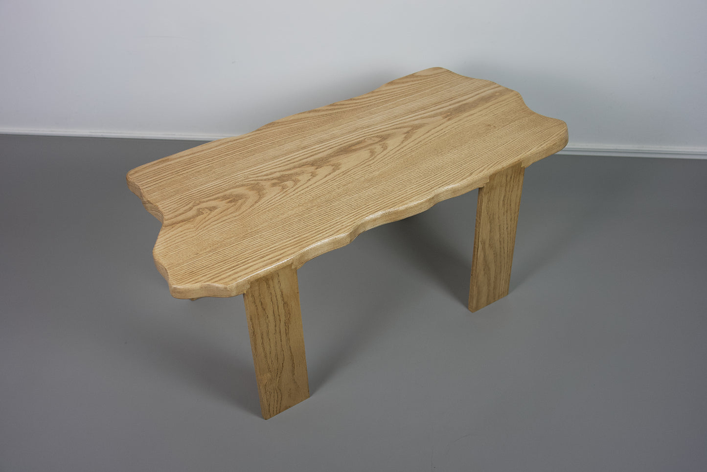 TABLE BASSE EN CHÊNE ET FRÊNE