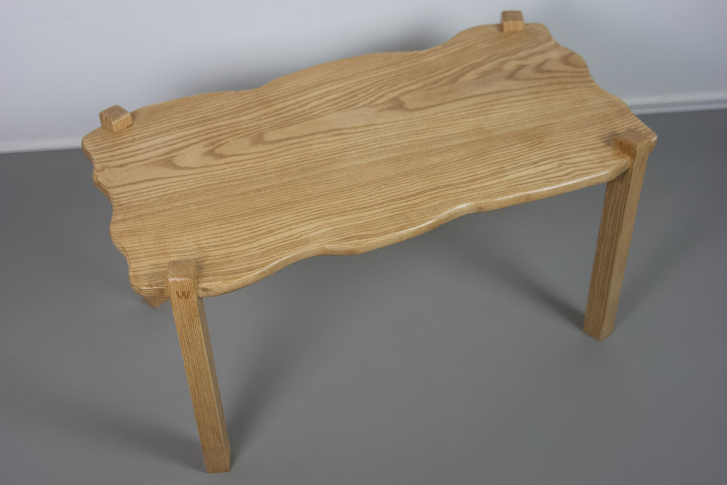 TABLE BASSE EN FRÊNE